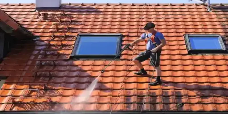 démoussage et nettoyage haute pression de toiture à Moutier Rozeille